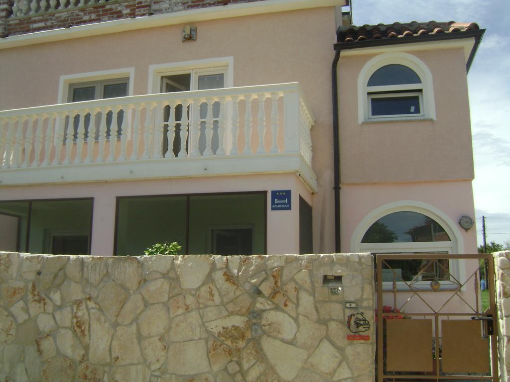 Apartment As Banjole Bilik gambar
